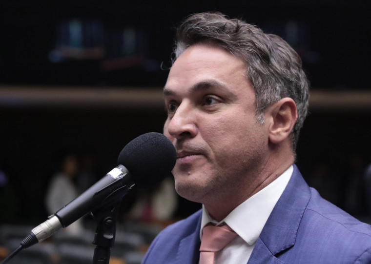 O líder da oposição na Câmara, Zucco (PL-RS), disse que o Congresso foi "atropelado" por Moraes