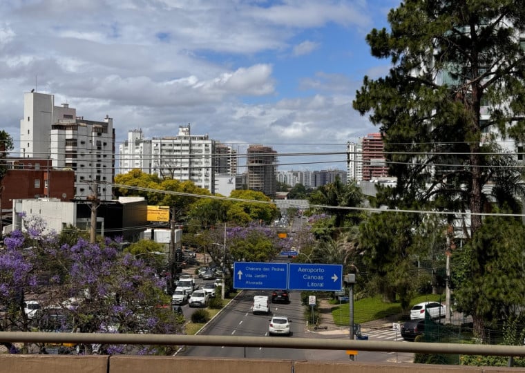 De acordo com o Índice de Compra e Venda QuintoAndar Imovelweb, o valor médio do metro quadrado em Porto Alegre está em torno de R$ 4.784 no primeiro trimestre de 2026