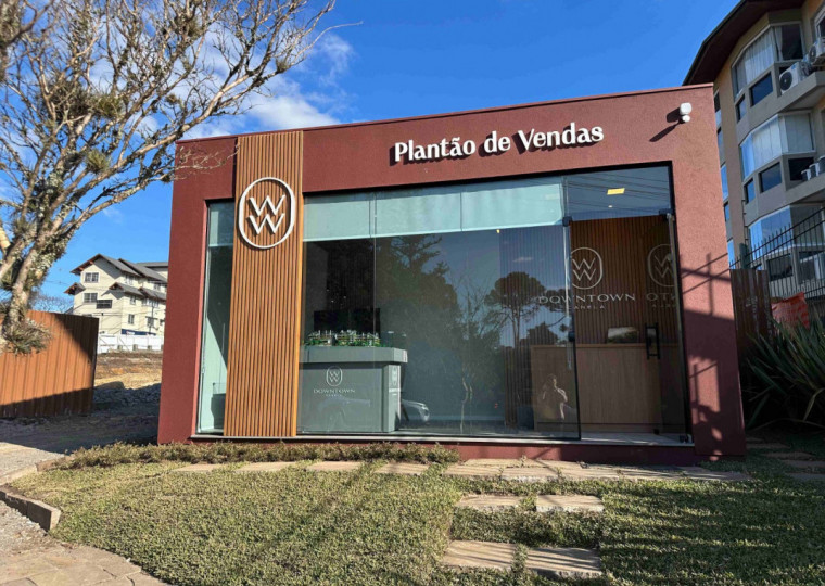 o Local conta com vista privilegiada para o lago e maquete física do DownTown Canela