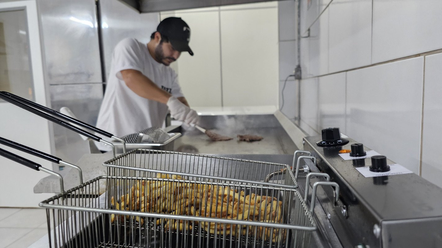 A unidade fica no bairro auxiliadora num espaço onde operava um restaurante com uma ampla cozinha | DENER PEDRO/ESPECIAL/JC