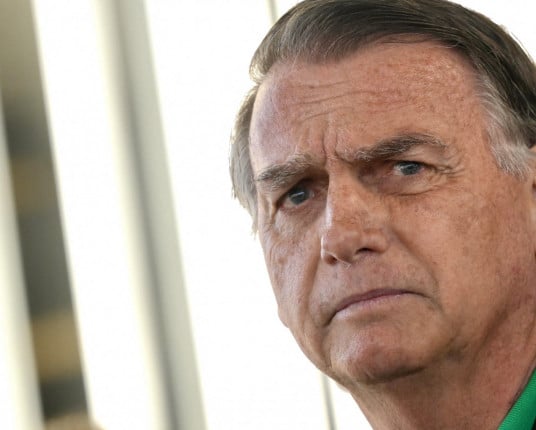 Bolsonaro nega violar proibição de uso de redes sociais