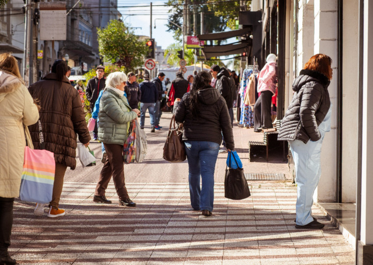 Consumidores com idades entre 40 e 49 anos são os que têm passivos mais altos