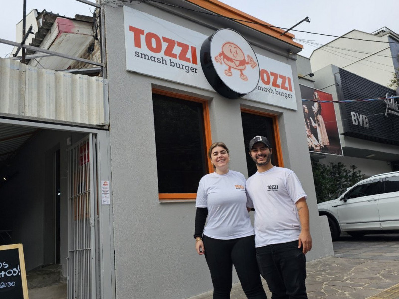 Heitor Américo e Marina Wisniewski são os nomes à frente da Tozzi Smash Burger, especializada em smashburger Foto: DENER PEDRO/ESPECIAL/JC