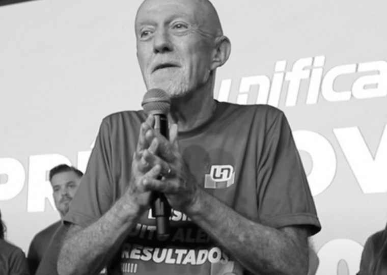 O professor e sócios fundaram o curso pré-vestibular no final dos anos 1970