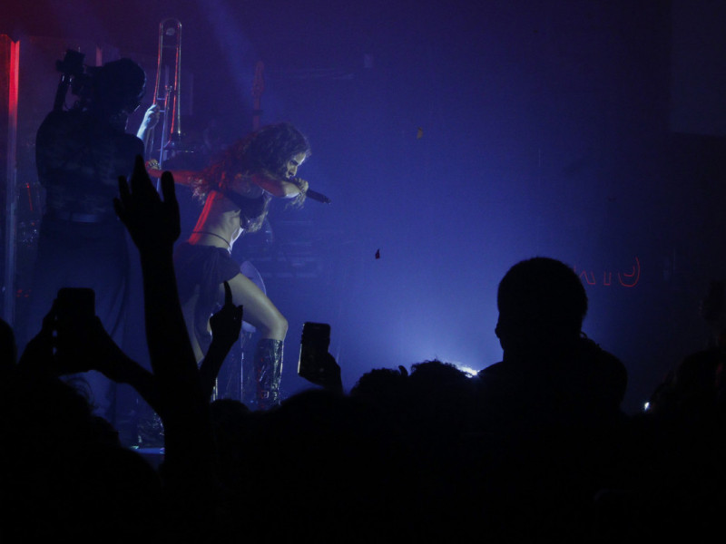 Em Partiu Capoeira, Marina, no centro do palco virou a própria roda de dança, sem precisa coreografias  | BRENO BAUER/JC