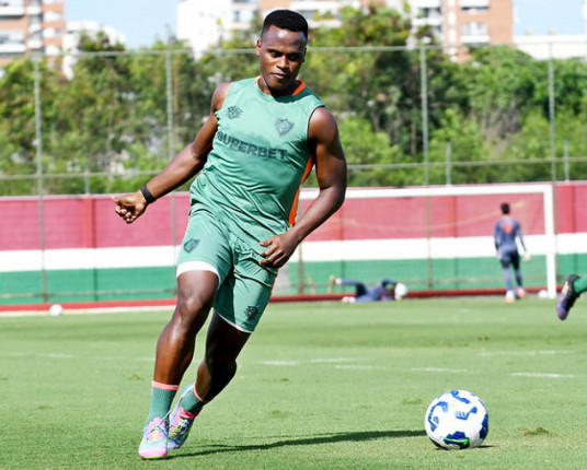 Arias se despede do Fluminense com agradecimento e prometendo voltar: 'não é um adeus'