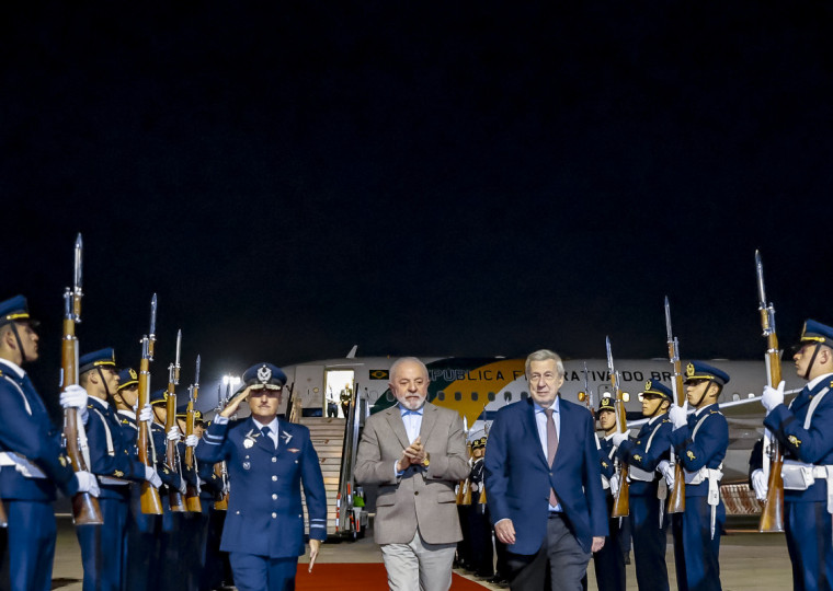 Lula pousou em Santiago no domingo (20)
