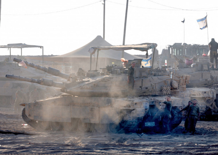 Bombardeio atingiu casas e mesquitas, matando pelo menos três palestinos