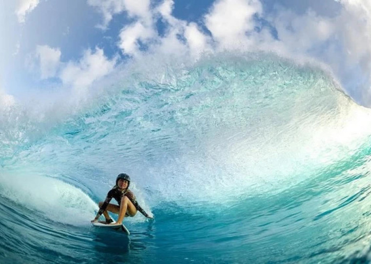  Kelia impressiona pelo domínio técnico e pela maturidade em ondas desafiadoras