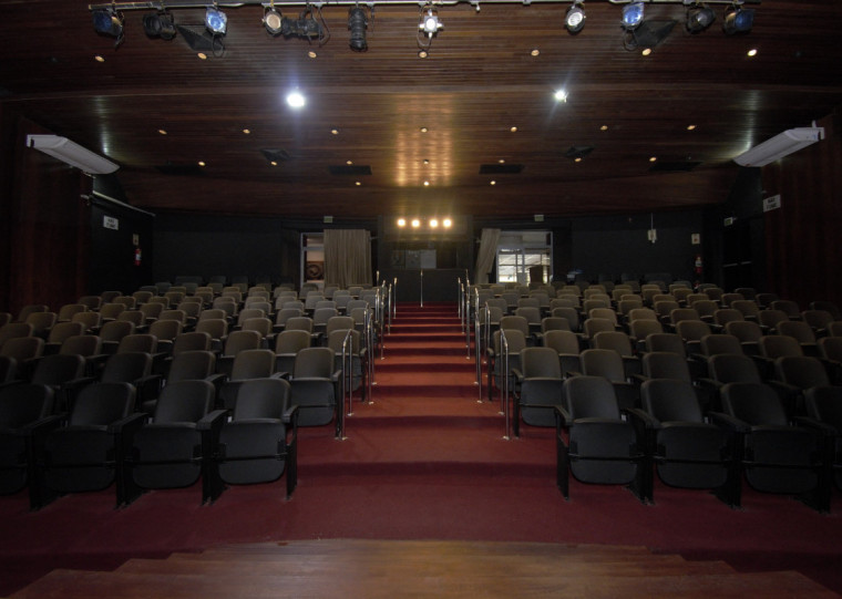 Conduzida pela CFL, a reforma inclui o Teatro Renascença, a Sala Álvaro Moreyra, o Atelier Livre Xico Stockinger, a Biblioteca Pública Municipal Josué Guimarães, um saguão de exposições e salas para oficinas