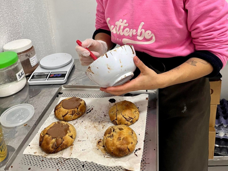 Laura Brasil &eacute; formada em direito, trabalhou em restaurantes, hot&eacute;is e j&aacute; foi professora de culin&aacute;ria Foto: BUTTER BE COOKIES/DIVULGA&Ccedil;&Atilde;O/JC