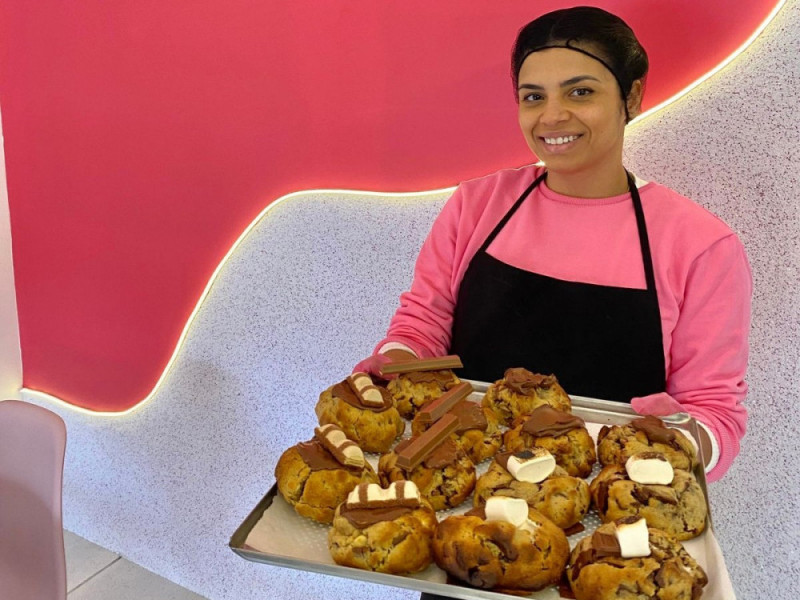 Laura Brasil está à frente da Butter Be Cookies, inaugurada em julho Foto: BUTTER BE COOKIES/DIVULGAÇÃO/JC
