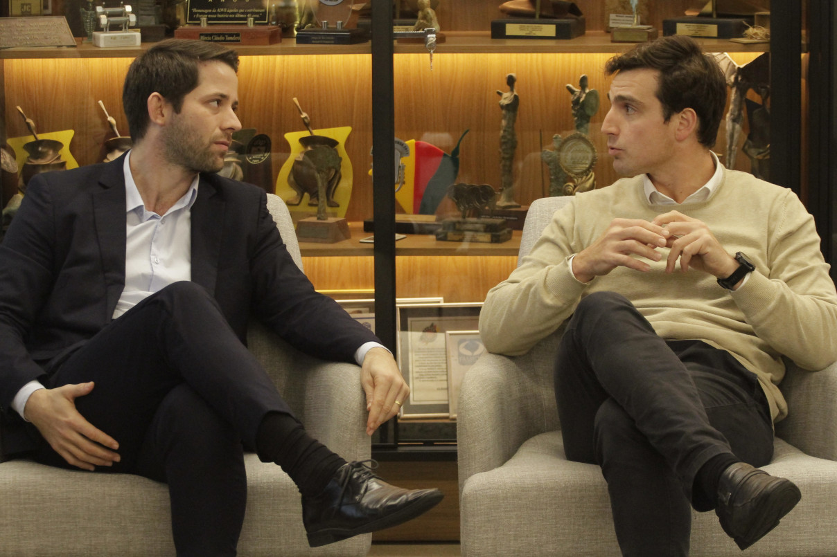 Pedro Schuch visitou o Jornal do Com&eacute;rcio na tarde desta ter&ccedil;a-feira (22) e foi recebido pelo diretor-presidente Giovanni Jarros Tumelero | EVANDRO OLIVEIRA/JC