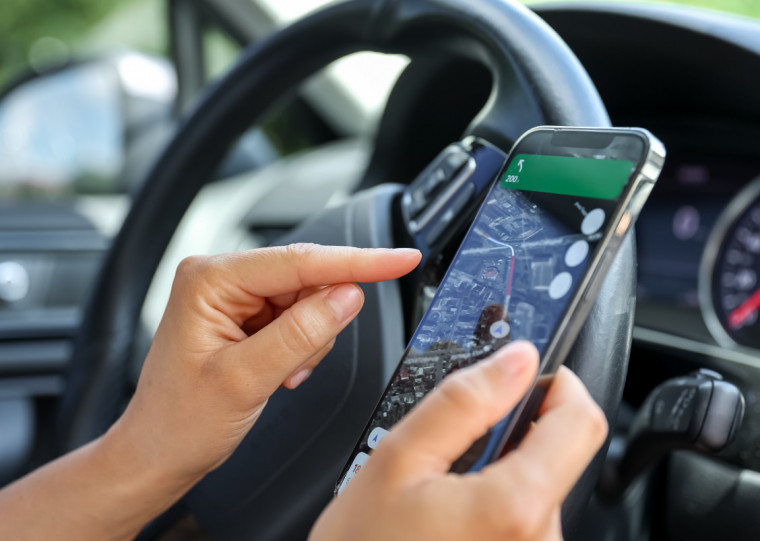 "Hoje, todo mundo carrega um GPS no bolso. A gente é tão dependente dele que às vezes nem percebe", afirma o professor Felipe Geremia Nievinksi 