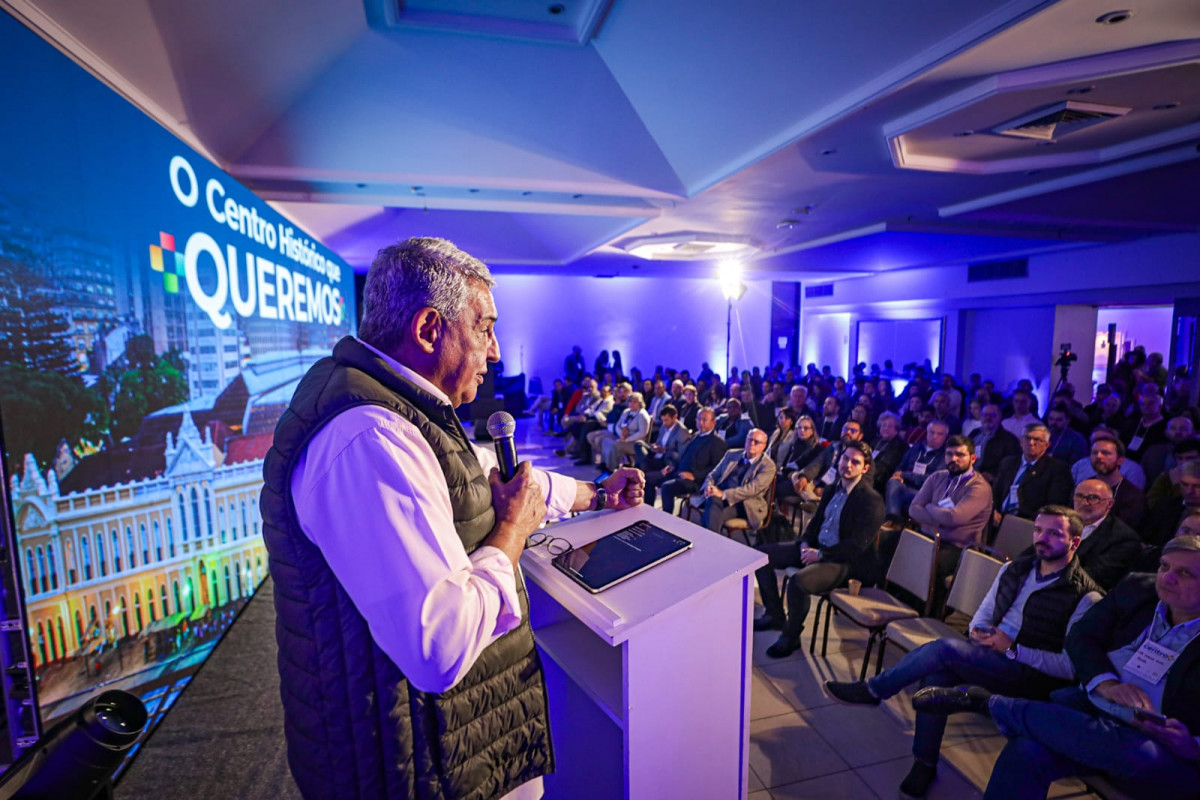 "O centro n&atilde;o pertence &agrave; prefeitura. O centro &eacute; dos que vivem nele, dos que trabalham nele, dos que gostam nele, dos que passeiam nele, dos que investem nele", afirmou Melo | REPRODU&Ccedil;&Atilde;O/ALEX ROCHA/PMPA/JC