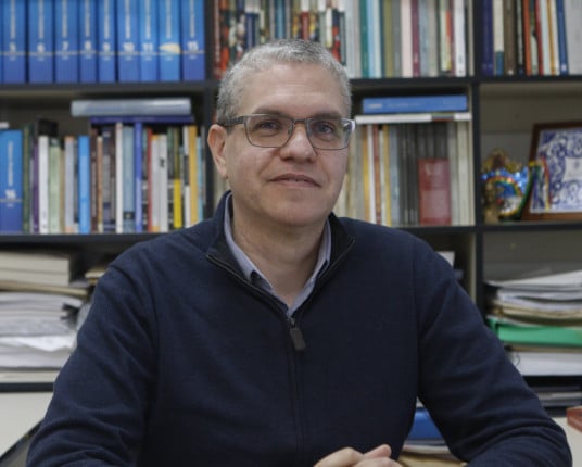 Brasil deve ter equidistância entre EUA e China, afirma professor André Reis, de Relações Internacionais