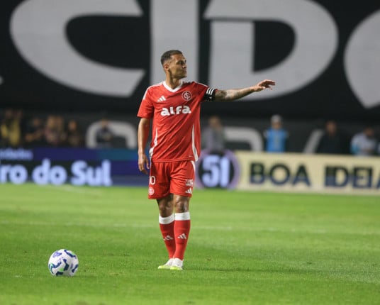 Inter supera o Santos na Vila e vence primeira fora de casa no Brasileiro