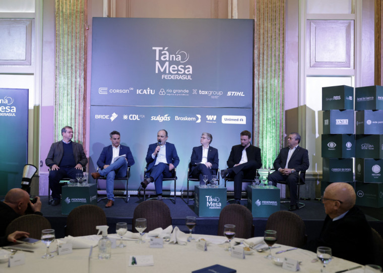 Lindenmeyer (PT), Zucco (PL), Van Hattem (Novo), Marcon (Podemos) e Nogueira (Republicanos) participaram do Tá Na Mesa desta quarta-feira (23)