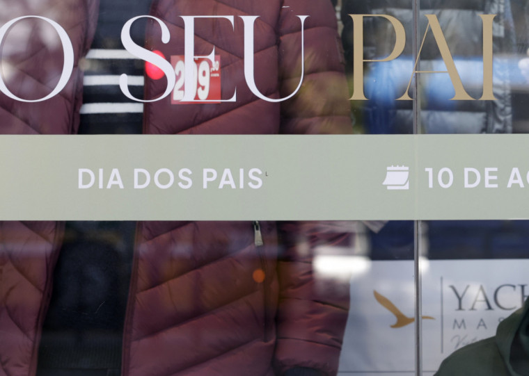 Levantamentos mostram roupas como item mais desejado para ganhar no Dia dos Pais