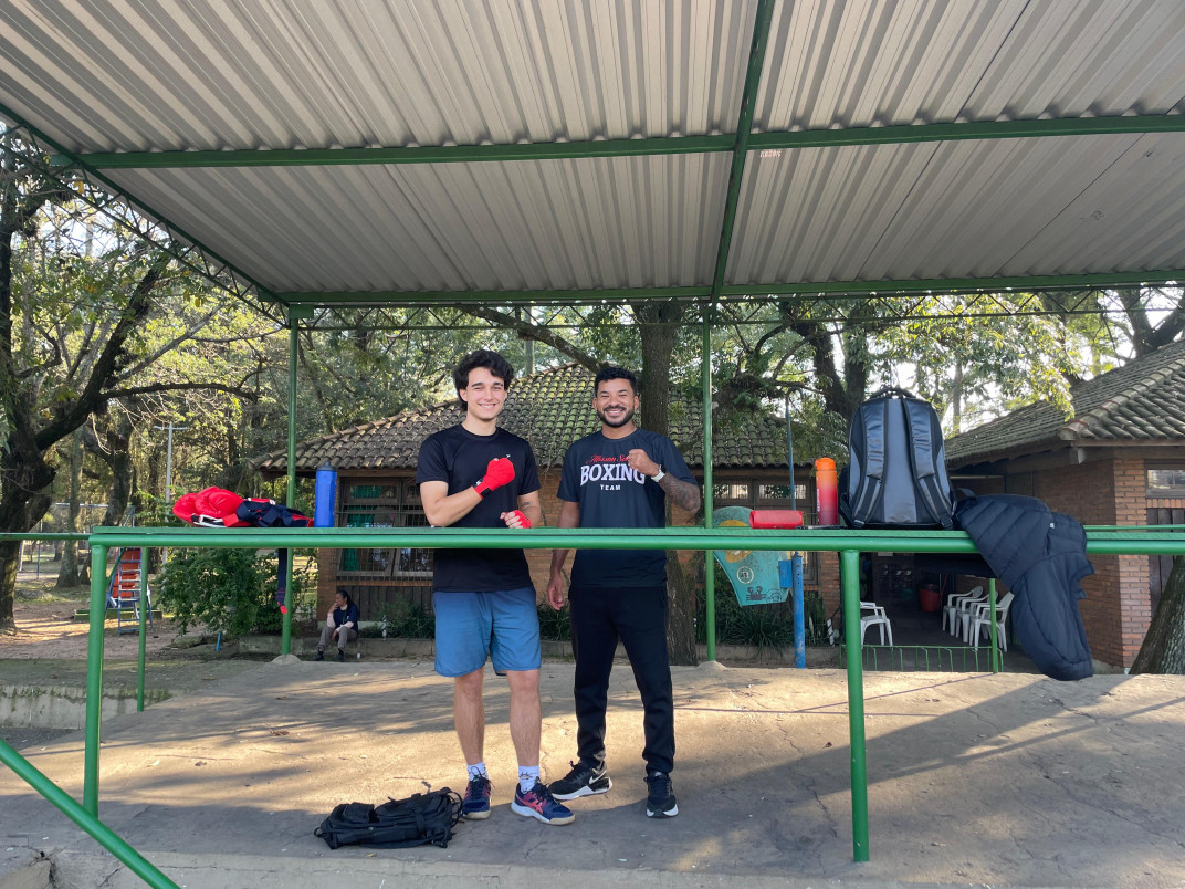 Alisson e Gabriel se encontram semanalmente no Parque Ramiro Souto para aulas de boxe | Nico Costamilan/Especial/JC