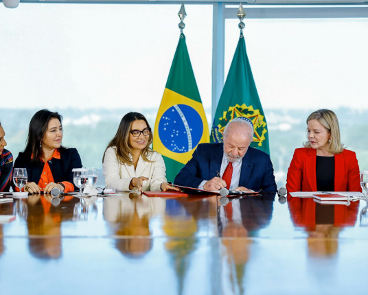 Lula sanciona lei que reserva 30% de vagas em conselhos de administração de estatais a mulheres