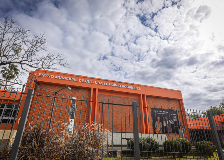 Fachada do Centro Municipal de Cultura Lupicínio Rodrigues foi revitalizada