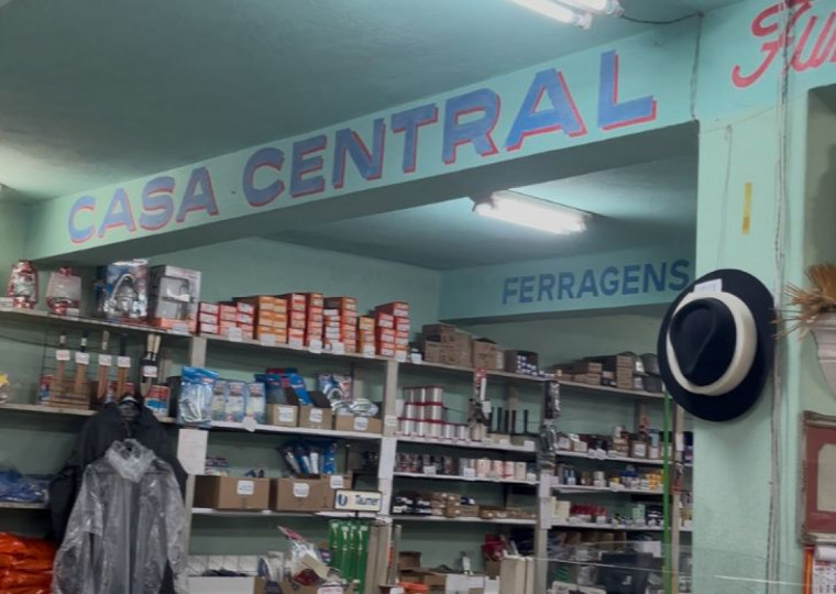 Mais de dois mil itens estão disponíveis ao público para a venda, incluindo tecidos, ferragens, vestuário e utensílios domésticos | Josimara Megiato/Especial/Cidades