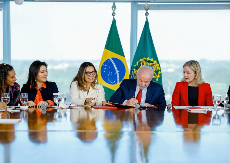 Presidente sancionou a lei nesta quarta-feira, cujo o atendimento será gradual