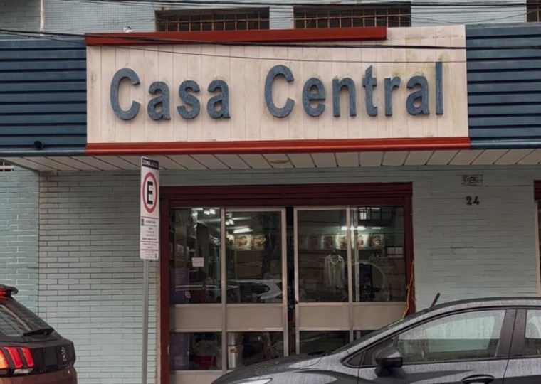 Casa Central fica junto ao Hotel Taufik e, desde 1942, busca se reinventar para manter a clientela fiel