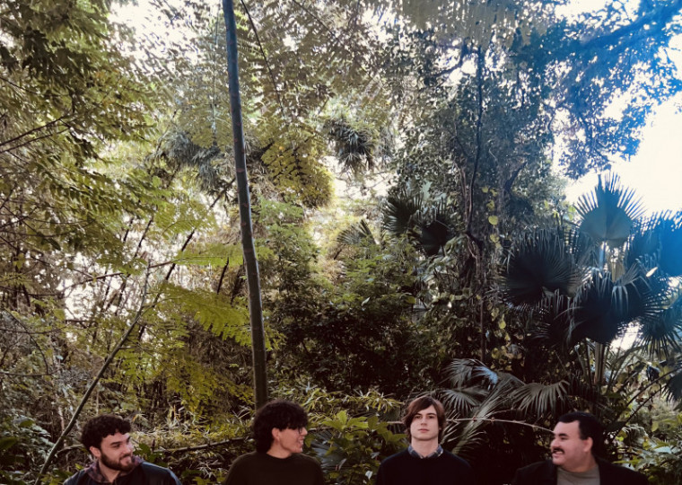 O show marca a nova fase da banda porto-alegrense, apresentando um novo estilo