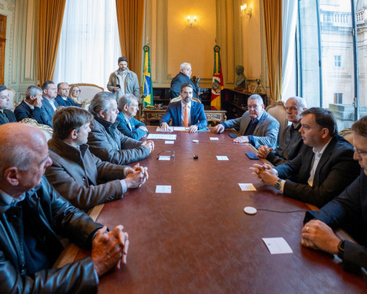 Governo do RS anuncia linha de crédito de R$ 100 milhões para exportadores atingidos por tarifa dos EUA