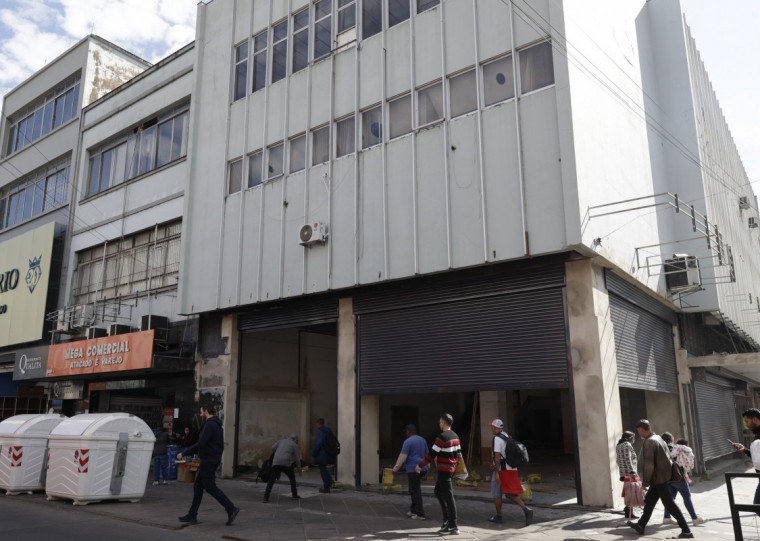 Prédio da antiga Ughini terá nova operação do Mega Comercial, que fica hoje ao lado