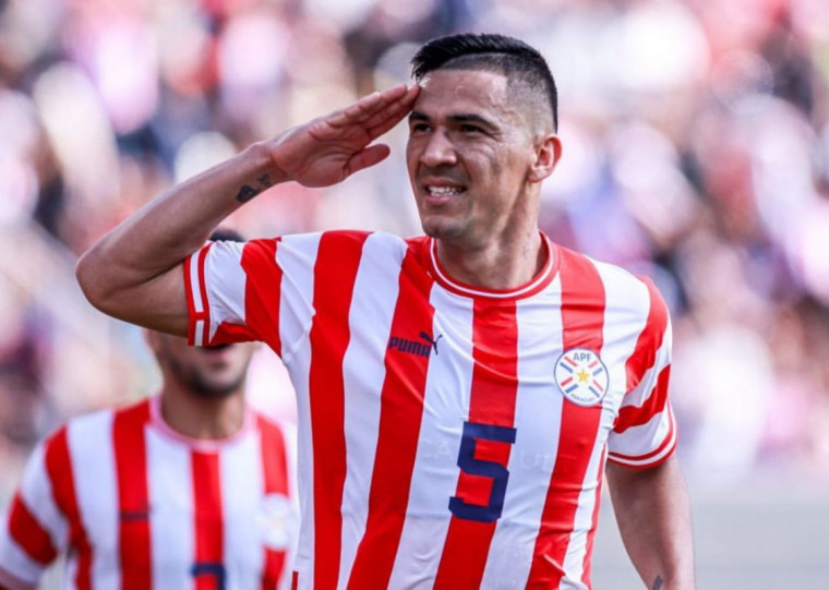 Jogador paraguaio de 33 anos estava sem clube após segunda passagem pelo Dínamo Moscou