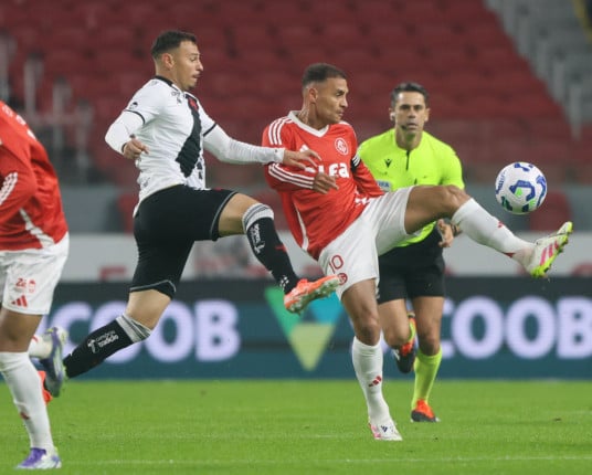 Com gol no final do jogo, Inter empata com o Vasco no Beira-Rio