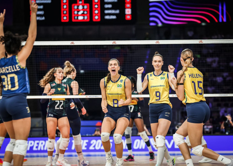 Atuais campeãs olímpicas, as italianas chegaram ao 29º triunfo seguido ao marcar 3 sets a 1