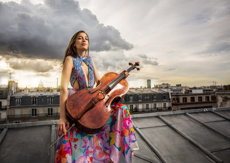 Belga Camille Thomas e outros concertistas usam o YouTube e Instagram para ampliar os ouvintes da música clássica, trazendo curiosidades e ajudando a compreender o contexto das obras