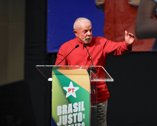 Lula fala em quarto mandato, mas diz que não quer repetir Biden