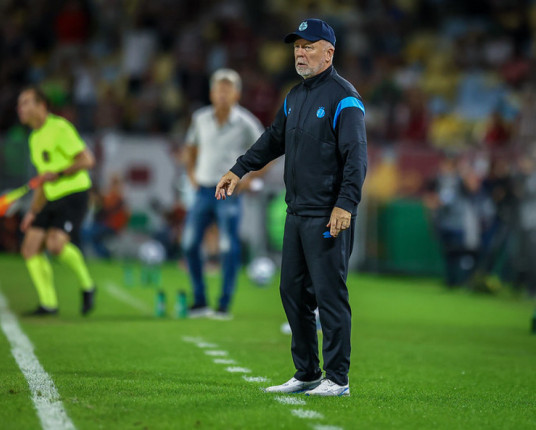 ‘Ridículo’, diz Mano Menezes sobre o gol sofrido contra o Fluminense