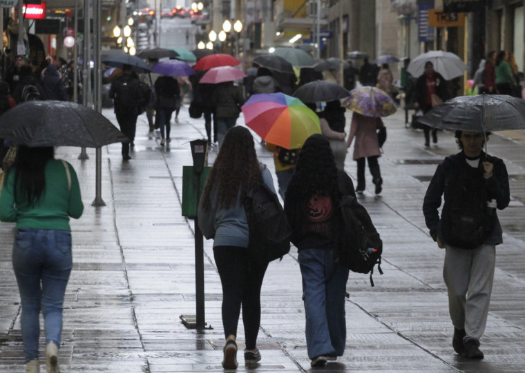 Somente na madrugada, foram 38,2 mm de chuva acumulada na capital gaúcha, onde a média mensal para o mês de agosto é de 140mm