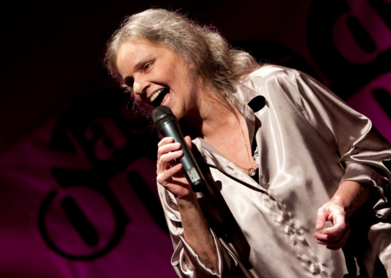 Cantora segue impossibilitada de fazer shows e não tem previsão de alta