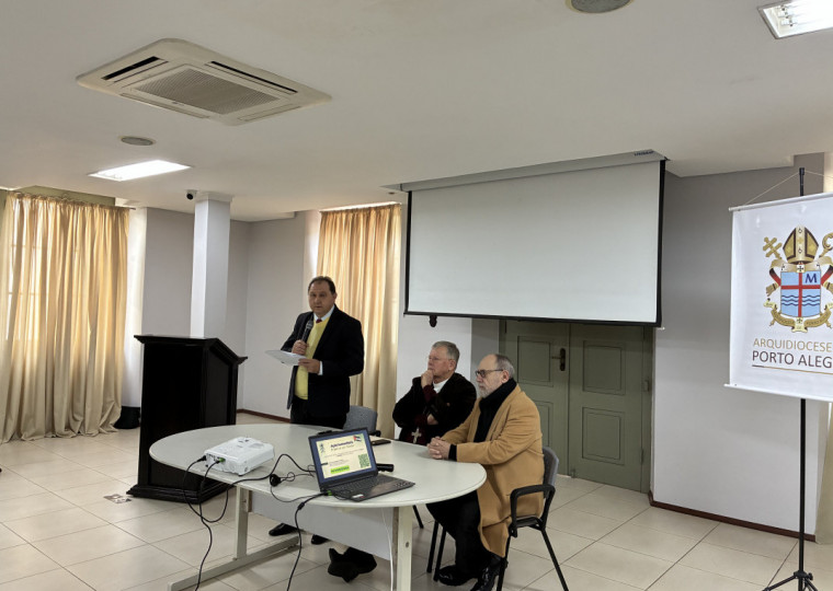 Dom Jaime Cardeal Spengler e Pedro Ruas foram responsáveis pelo anúncio