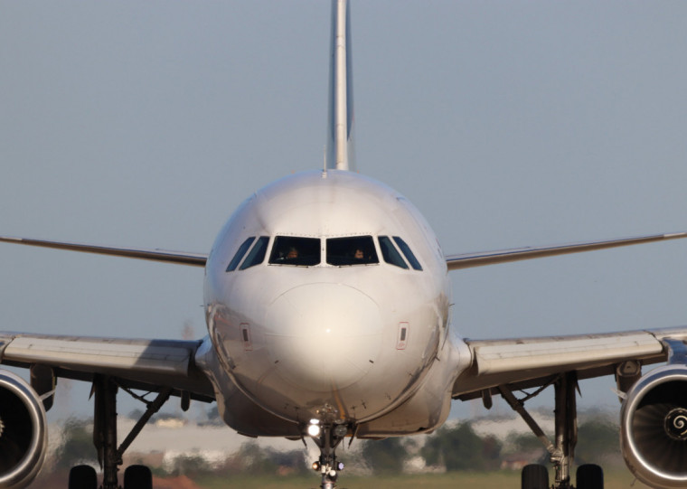 Sem uso de recursos públicos, o programa oferece passagens aéreas de até R$ 200 a aposentados do INSS que não viajaram nos últimos 12 meses