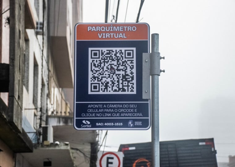 Em determinadas quadras de Pelotas, equipamento foi retirado e pagamento do tempo de estacionamento é eletrônico