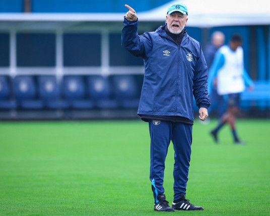 Com obrigação de vencer, Grêmio recebe o Sport na Arena