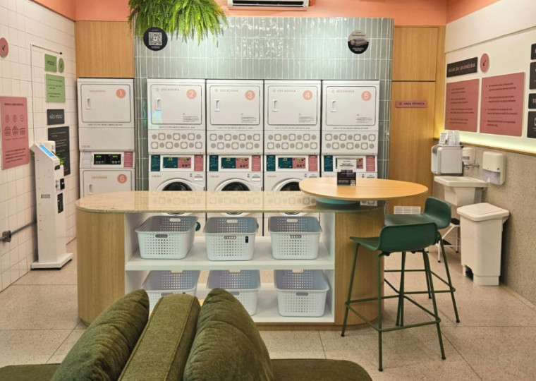 Marca une ambiente, equipamentos e facilidades para clientes de bairro