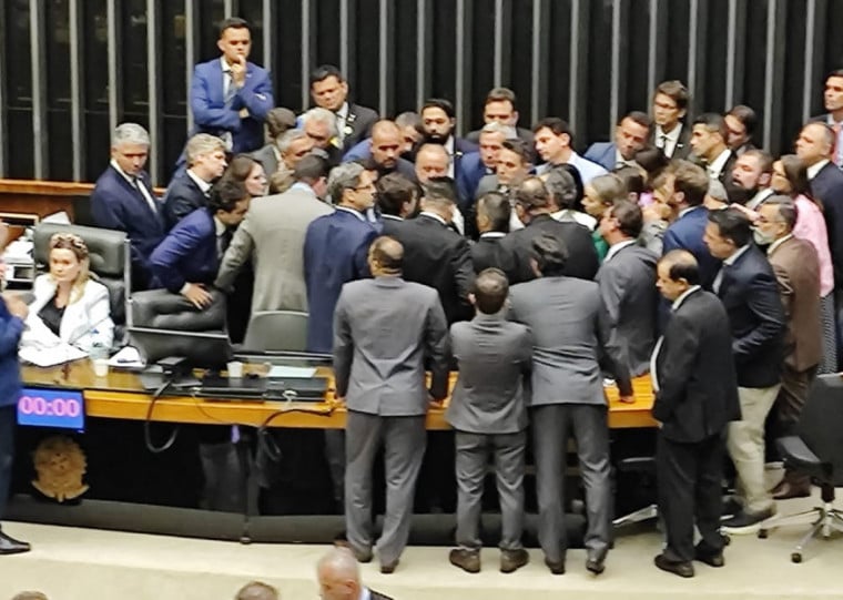 Oposição ocupou as mesas diretoras do Congresso Nacional 