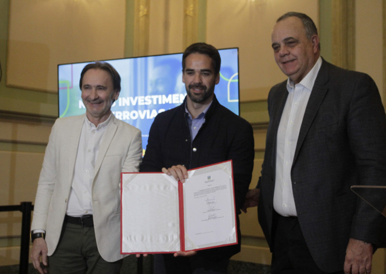 Autorização para início das obras da ferrovia foi assinada em ato no Palácio Piratini