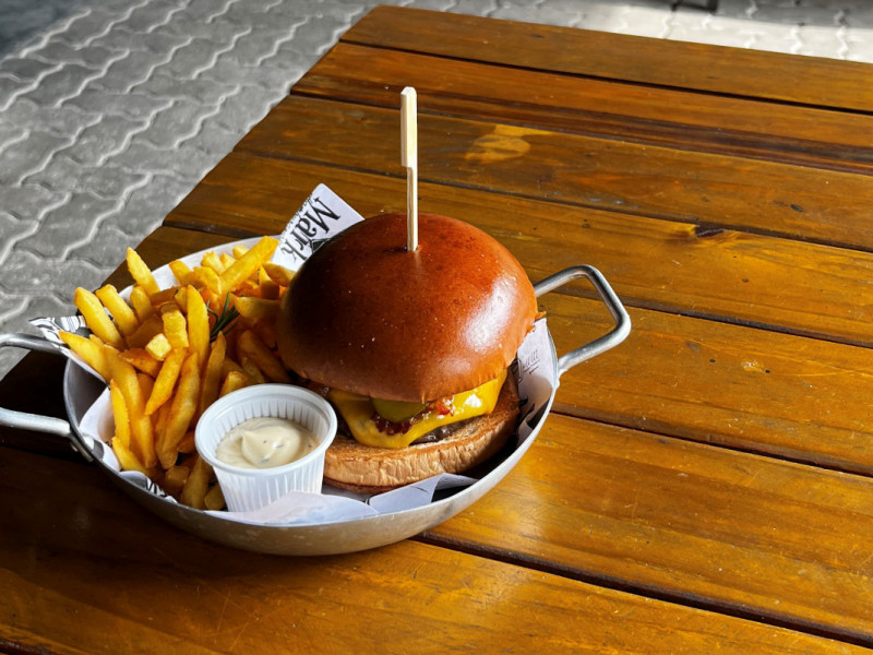 O evento acontece no sábado, dia 9 de agosto, entre às 11h30min e 13h Foto: HENRIQUE PIZZATO/MARK HAMBURGUERIA/DIVULGAÇÃO/JC