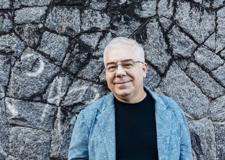 No repertório, uma seleção exclusiva de canções de várias épocas e álbuns do cantor e compositor gaúcho