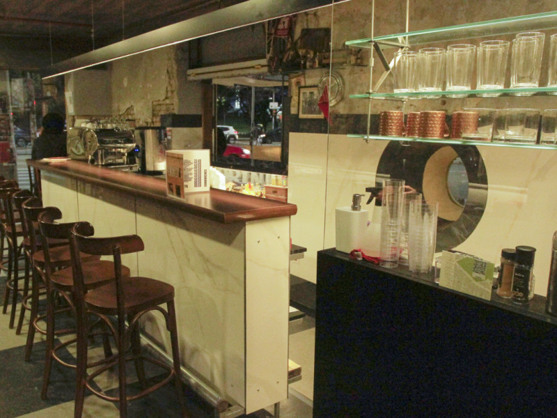 Durante a reforma do Sub Ocidente foram descobertas as janelas originais da constru&ccedil;&atilde;o  Foto: EVANDRO OLIVEIRA/JC